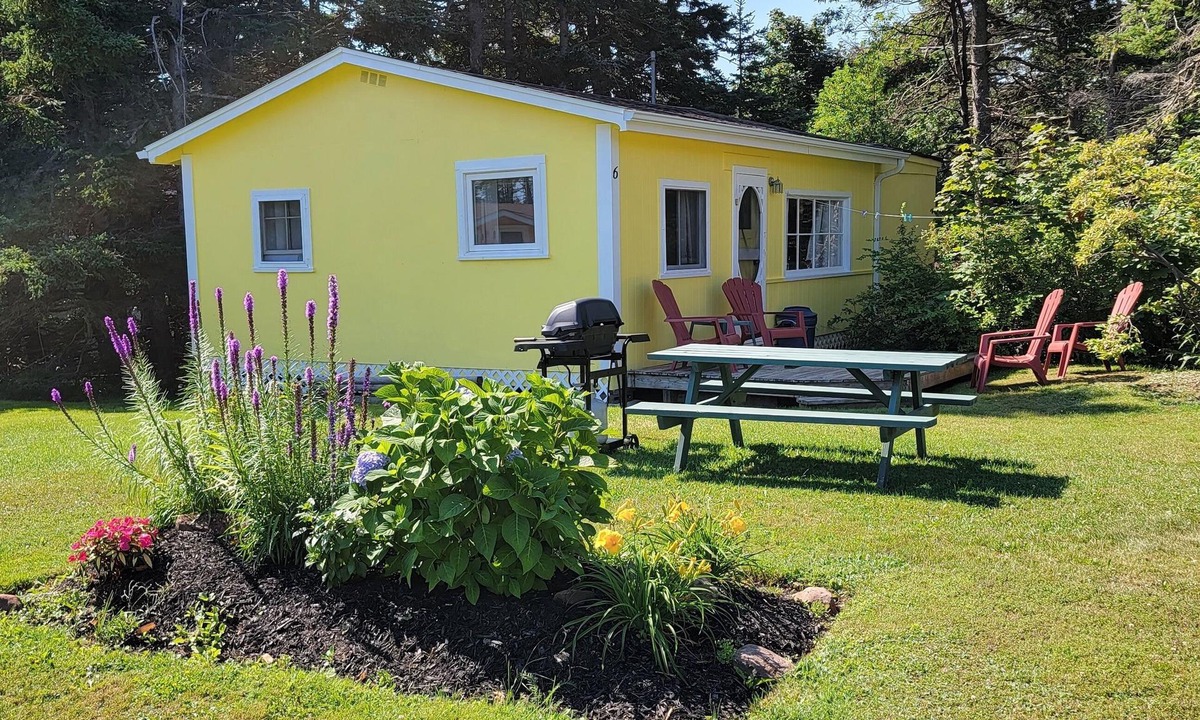 Stanhope Cottage | Lyons Cottages - Cottage #10, 2BR Walk to the Beaches of Stanhope National Park!