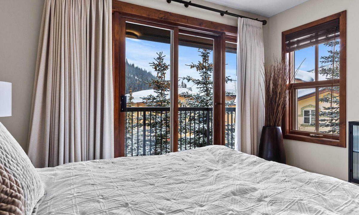 Sun Peaks House | Magnificent multi level 3 bedroom + den townhouse, close to Morrisey lift