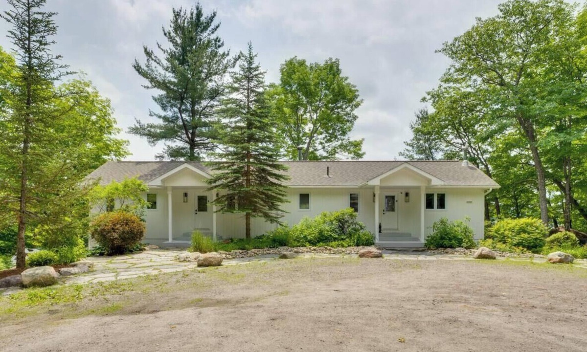 Rosseau House | Majestic Views on Lake Rosseau