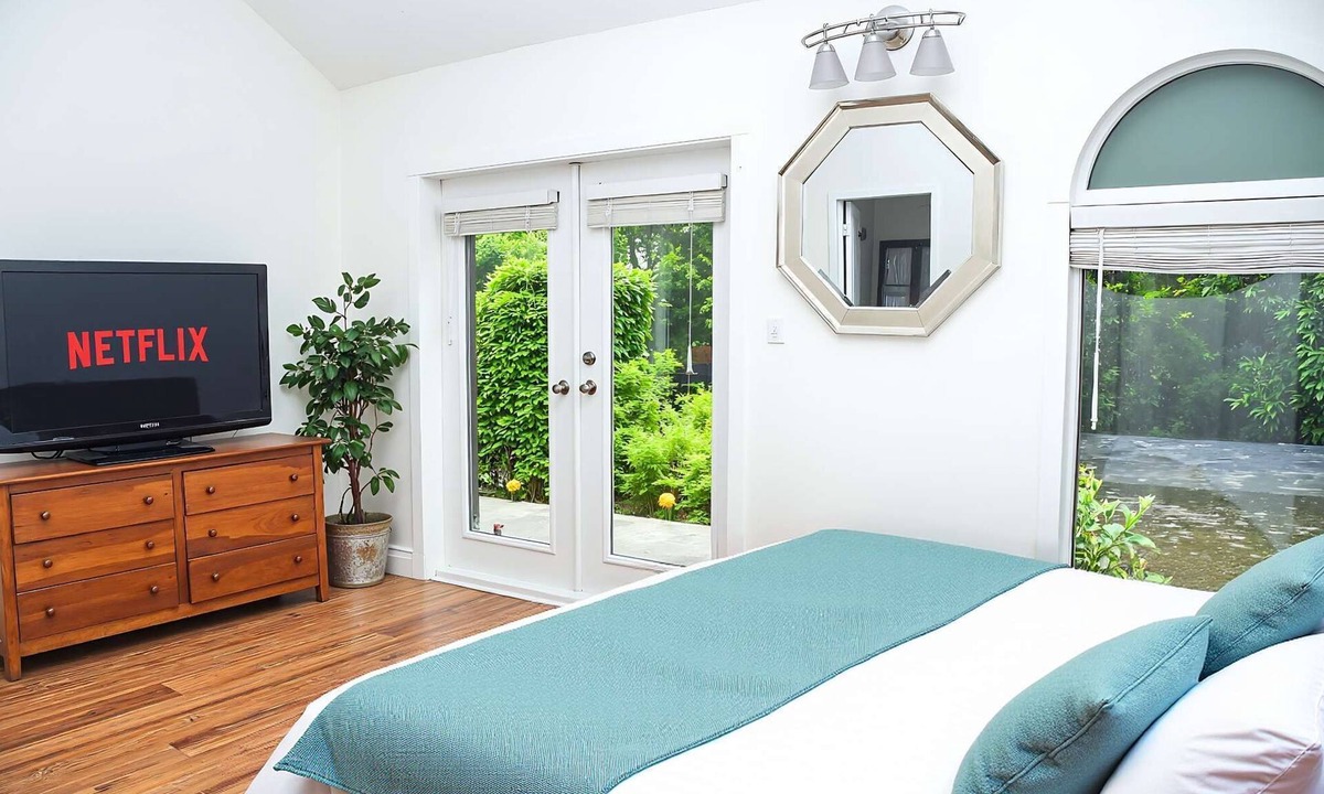 Maple Ridge House | Marin Riverside Lodge