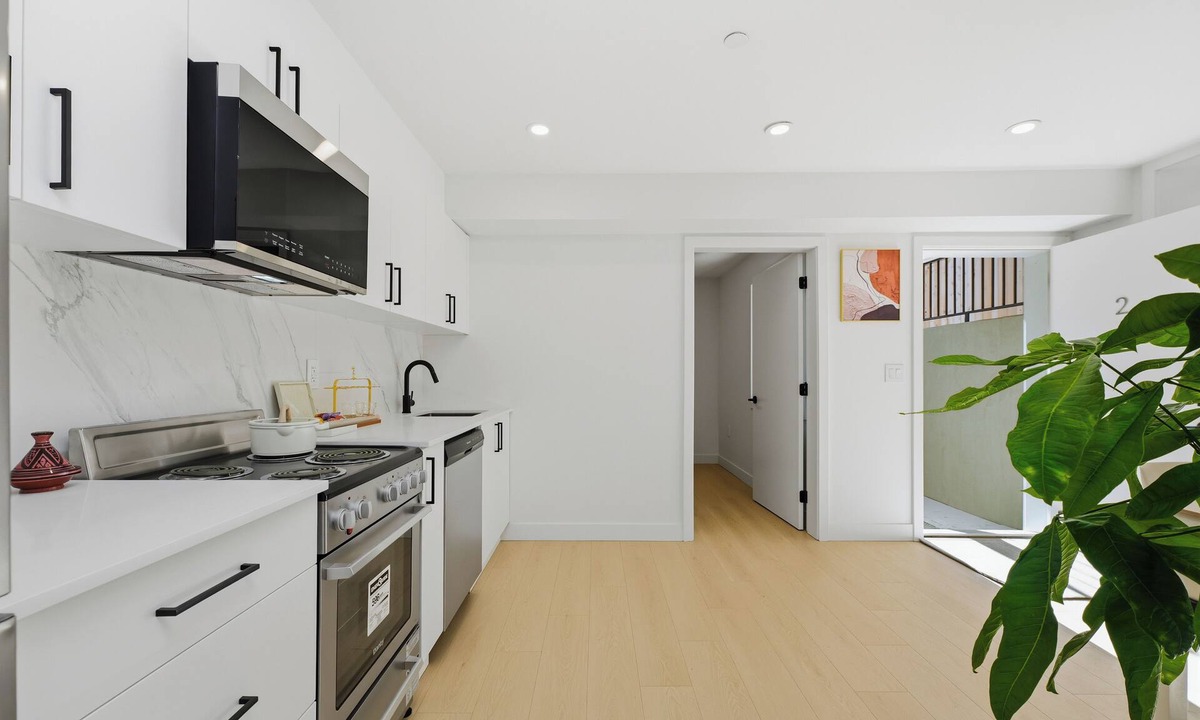 Marpole House | Marpole Modern Stay 2 BR Near YVR