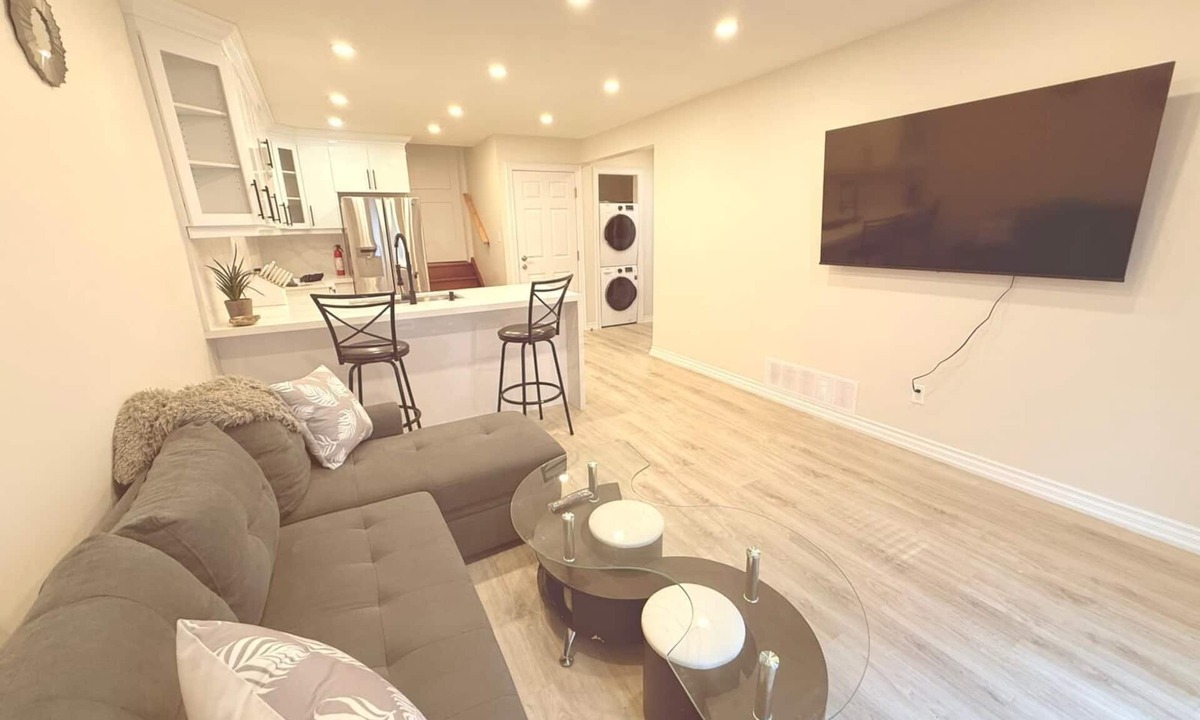 Cooksville Apartment | Modern 1-Bedroom Private Suite near SQUARE ONE w/Laundry, EV Charger & BBQ Area