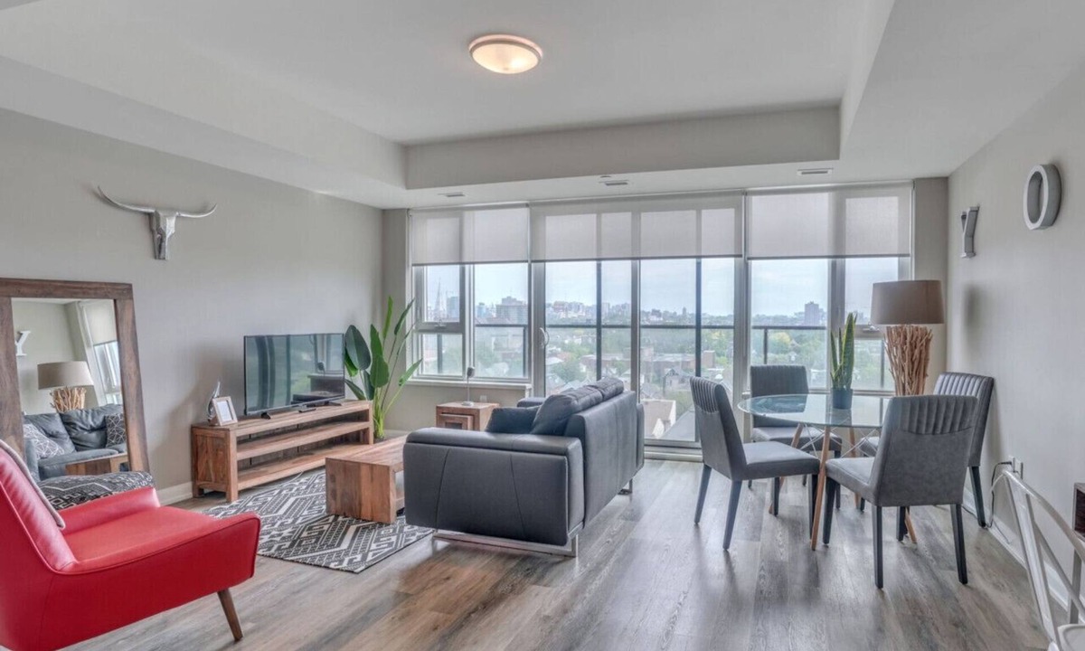 Ottawa Division Apartment | Modern 1BD+Den Suite w/Private Terrace, Gym & Parking | Near Civic Hospital