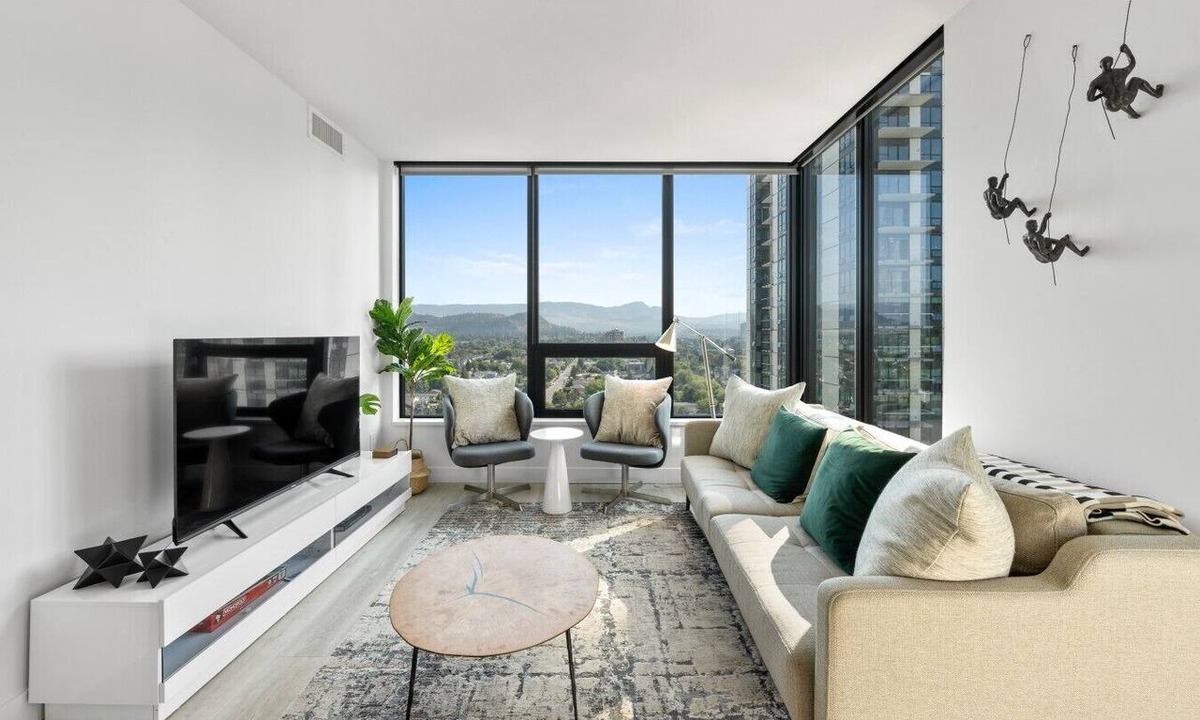 Downtown Kelowna Apartment | Modern 2BR Condo in Downtown Kelowna