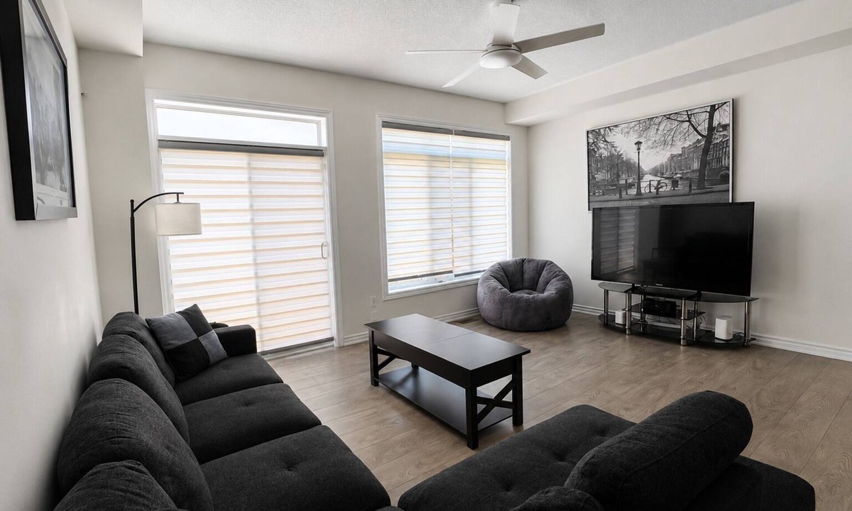 Alcona House | Modern 2BR Smart Home, Designed for Ease—Mins to Shops, Dining & Innisfil Beach!
