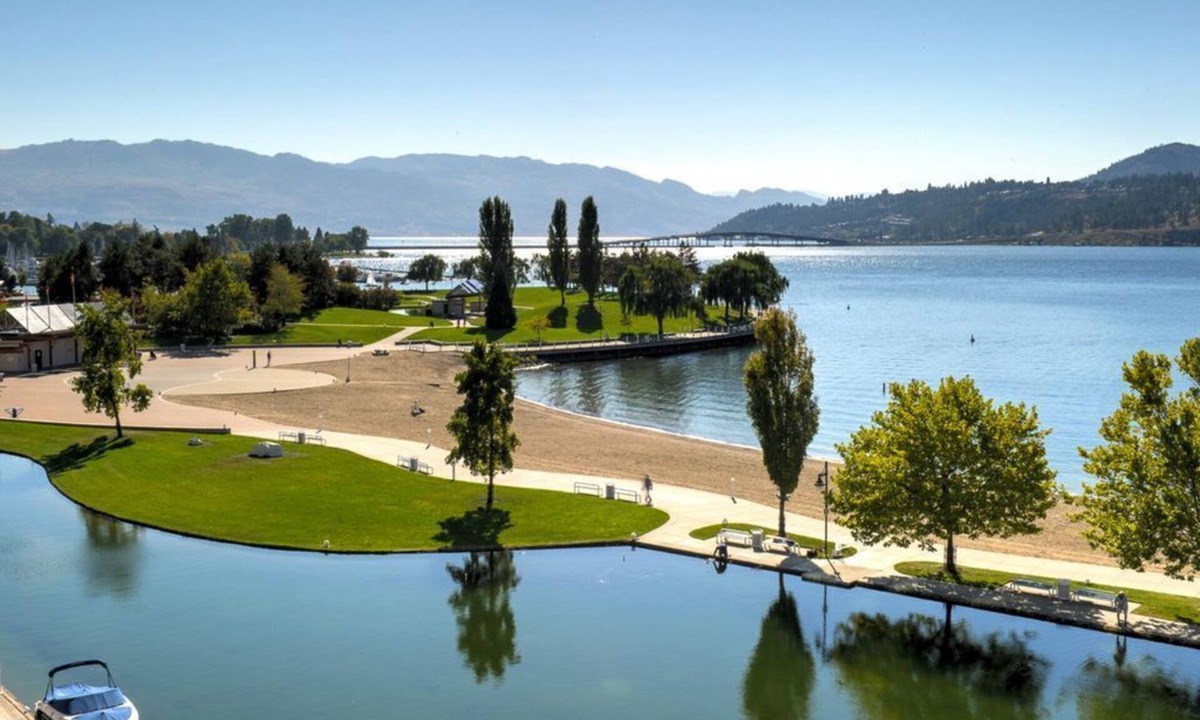 North End Condo | Modern 3 Bedroom Condo in Discovery Bay. Close to downtown and Okanagan Lake!