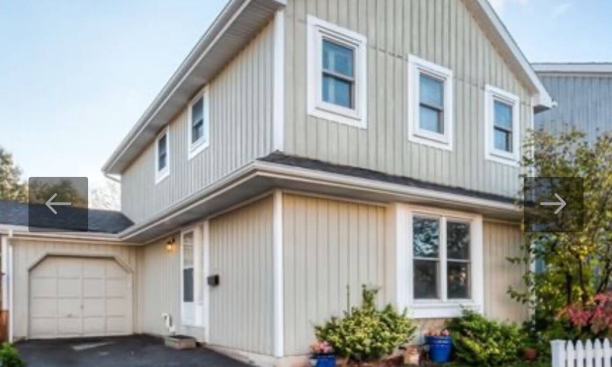 Mississauga House | Modern 4Bdrm 3 Bath Family Home in quiet area in Meadowvale with kids play room