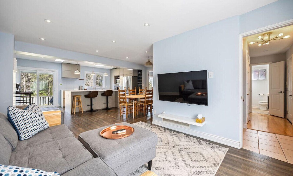 Malton House | Modern 4BR w/Parking – 10 Min to YYZ Airport