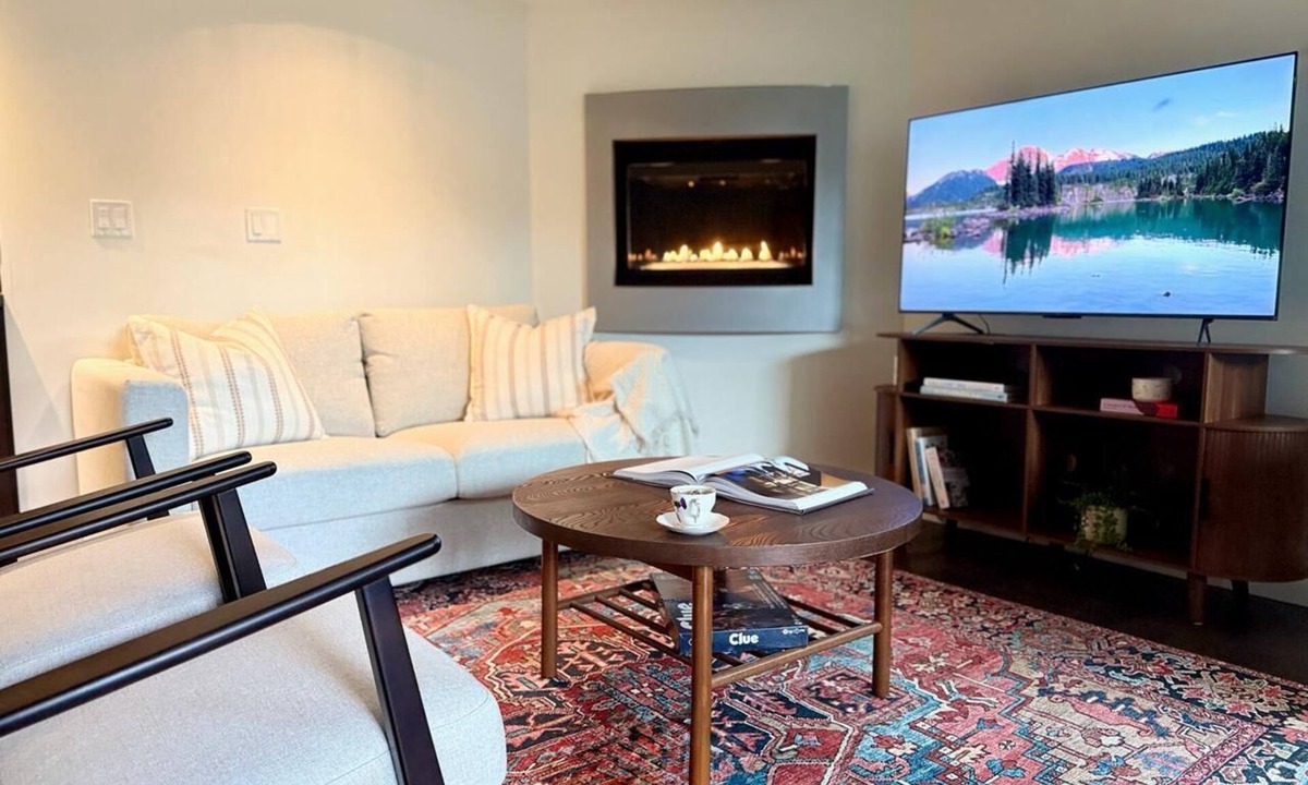 West Vancouver House | Modern and Tranquil Gem, Close to Downtown, Cruise Terminal, Beach and Ski Hills