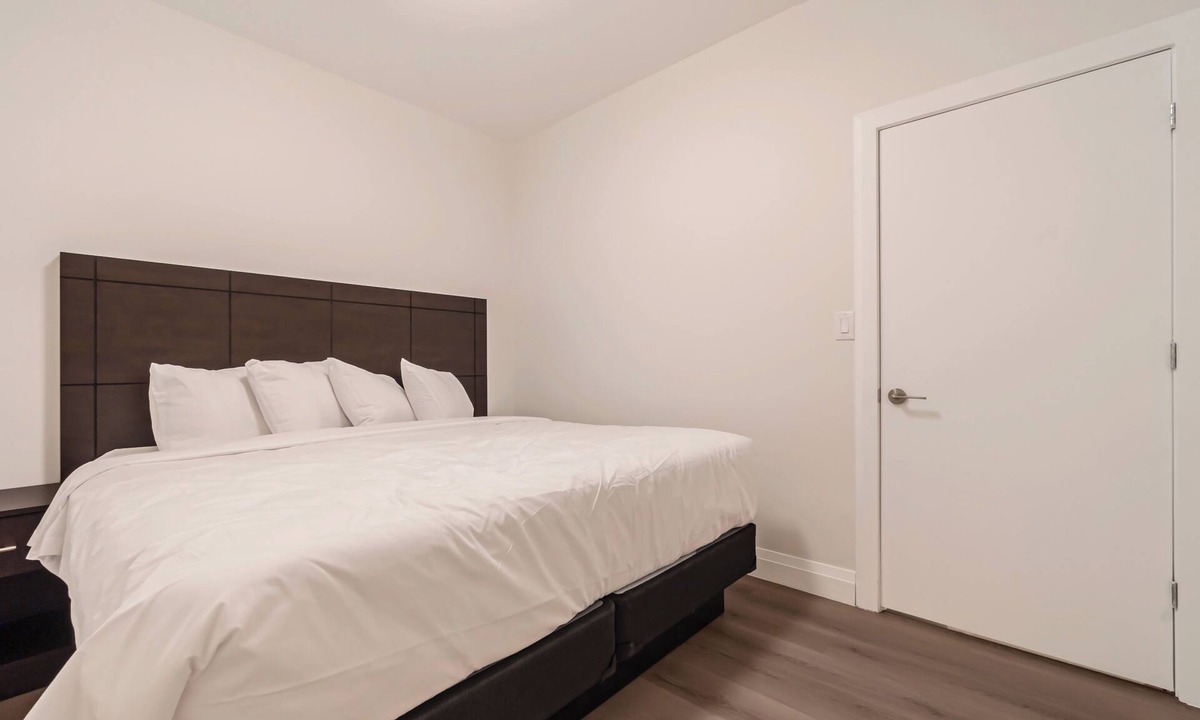 Dean Park Apartment | Modern Fully Furnished 2 Bedroom Apartment Unit 10