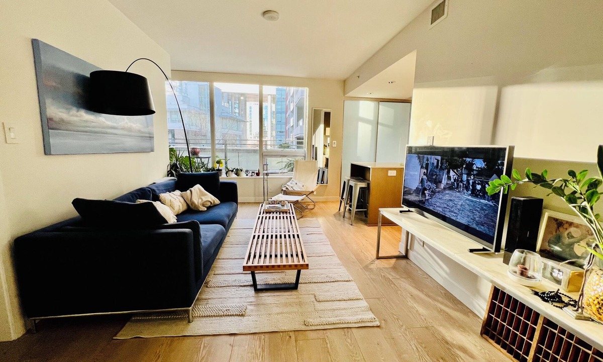 Mount Pleasant Apartment | Modern Hip Apartment in Olympic Village