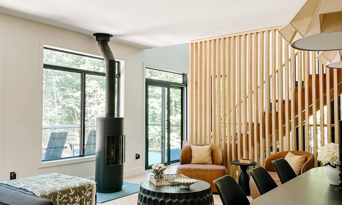 Lanark Highlands House | Modern Lake House on White Lake