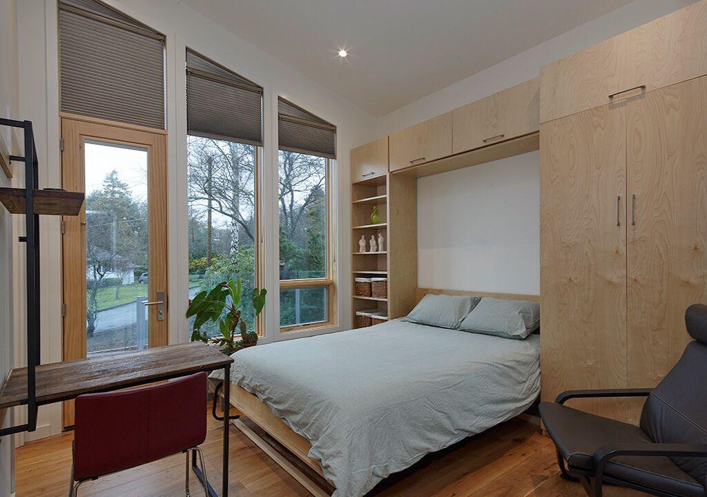 Gonzales Apartment | Modern Micro-Suite in Fairfield/Gonzales with Private Deck 89 nights Minimum