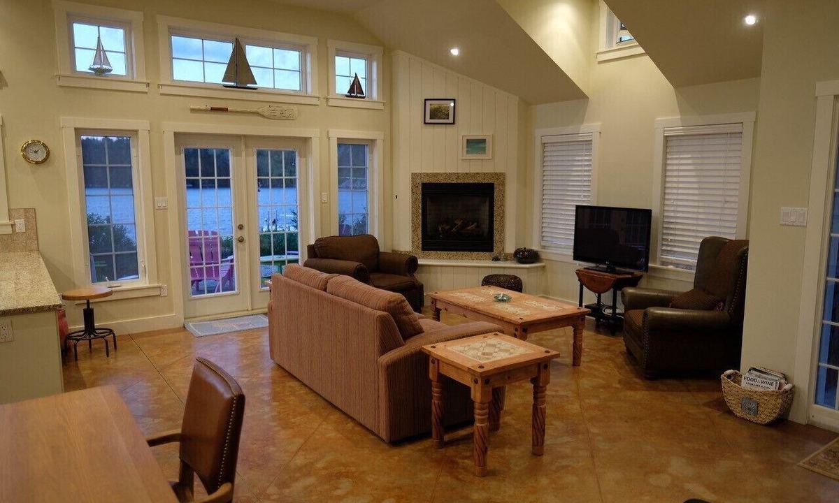 Upper Blandford House | Modern oceanview vacation living in the deep bay