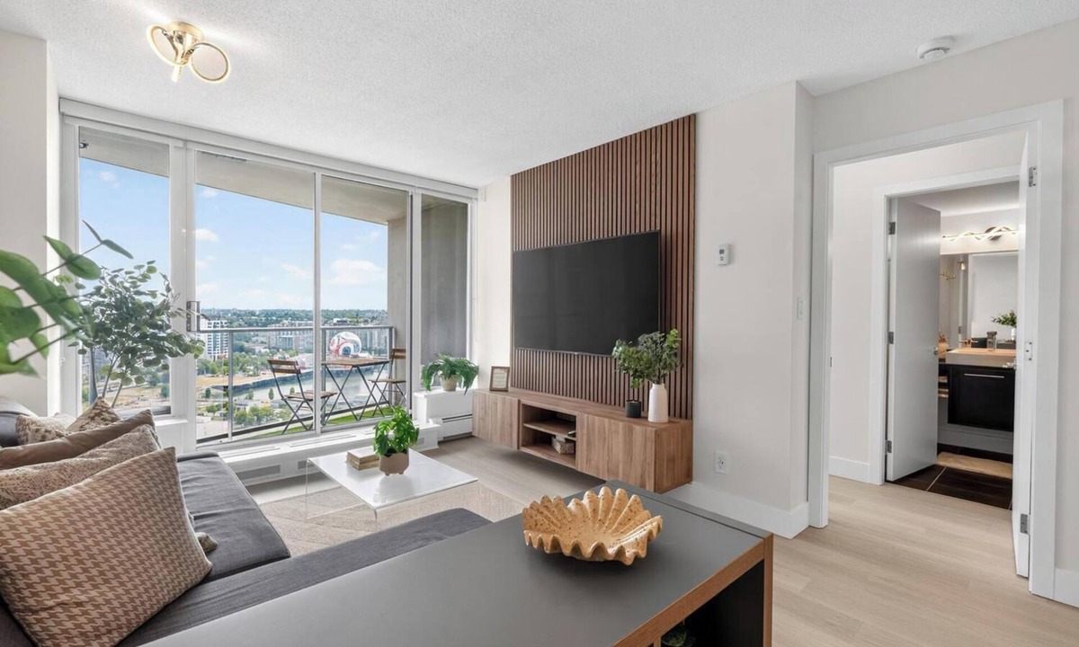 Gastown Condo | Modern & Spacious 2BR + Den Near BC Place Parking Pool