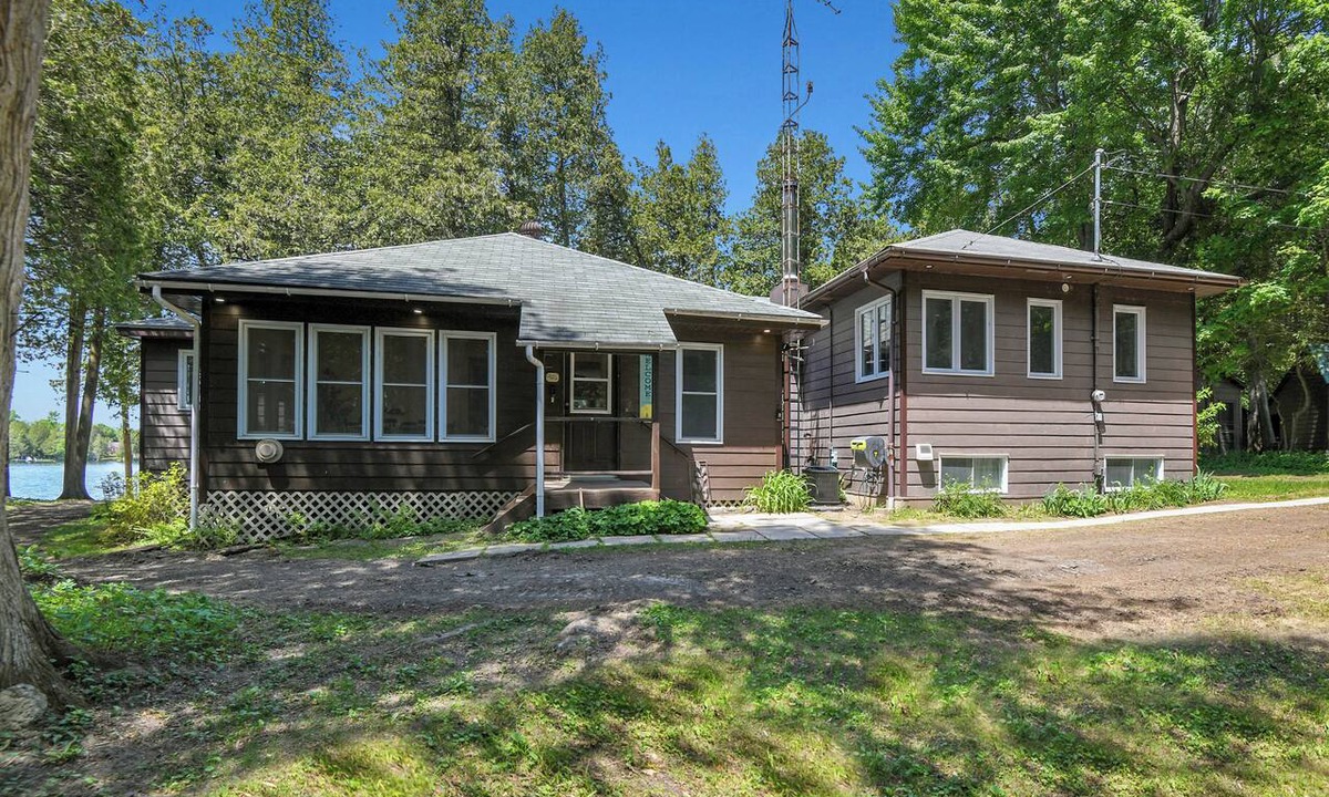 Rideau Lakes Cottage | Modern Waterfront Big Rideau Lake Retreat with Stunning Views