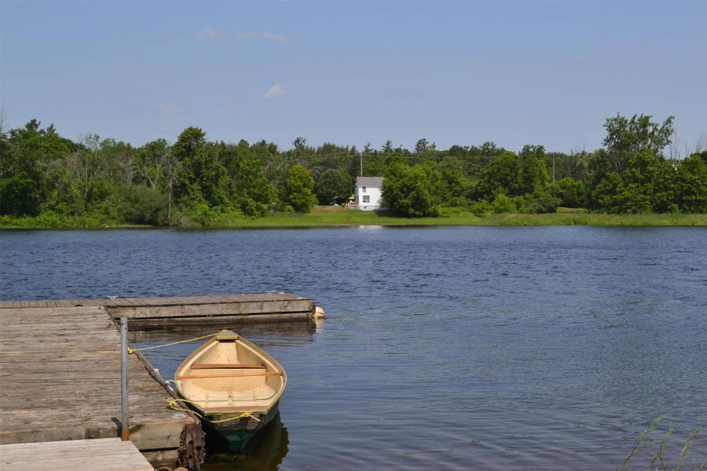 Campbellford Hotel | Motel 6 Campbellford, ON