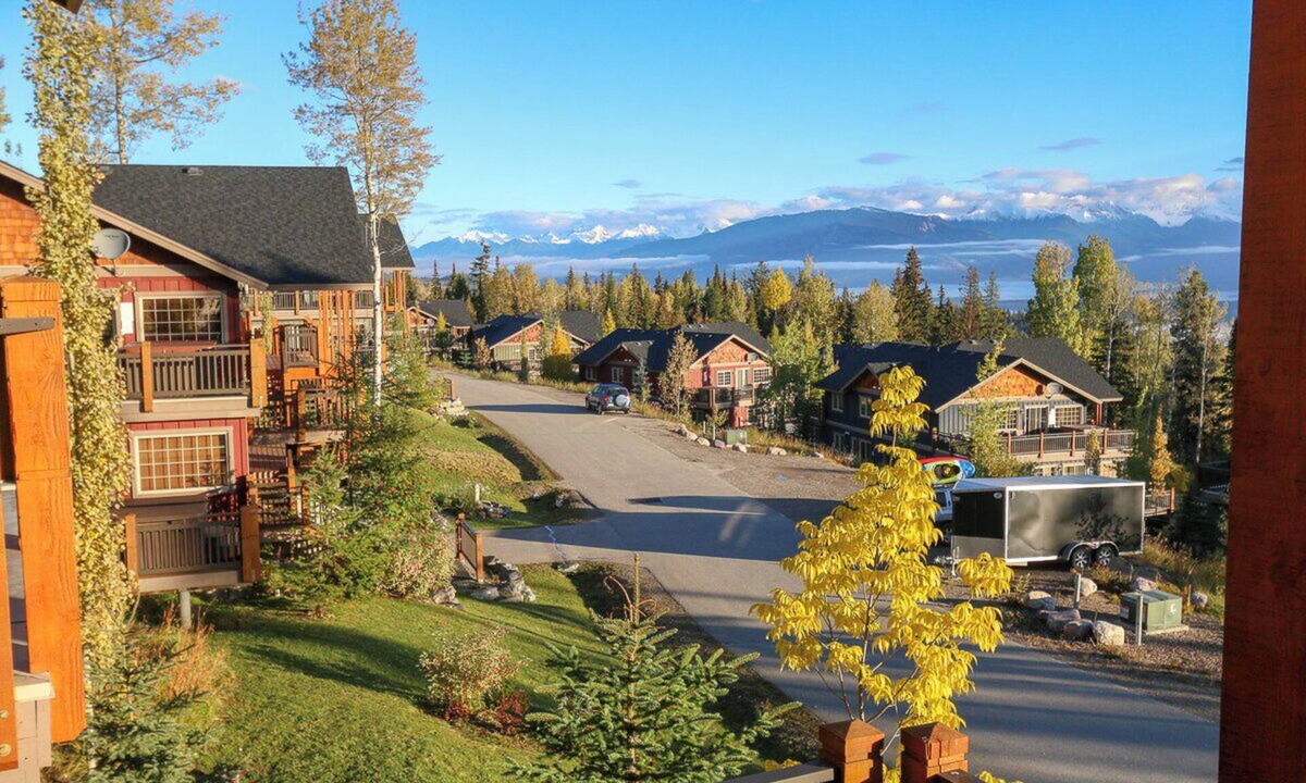 Golden Condo | Mountain View - Hot Tub - Ski In/Out - at Kicking Horse Mountain Resort