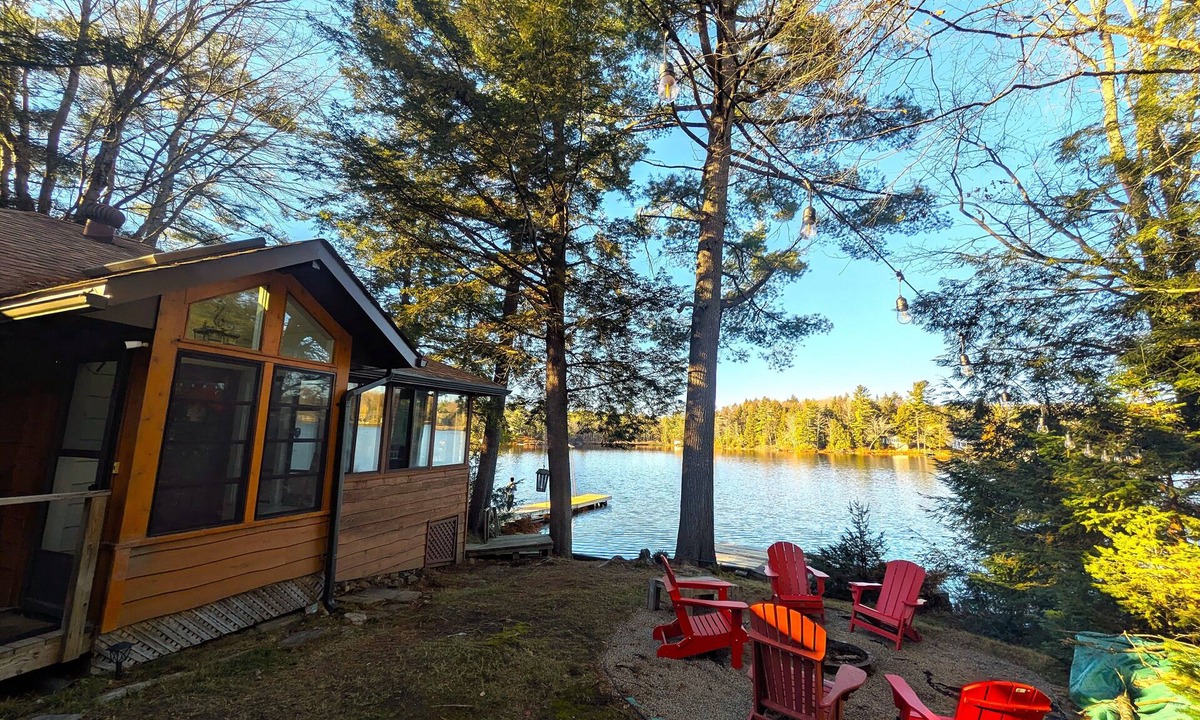 Bracebridge Cottage | Muskoka Private & Peaceful Waterfront Cottage. Lake-View Panoramic Sauna