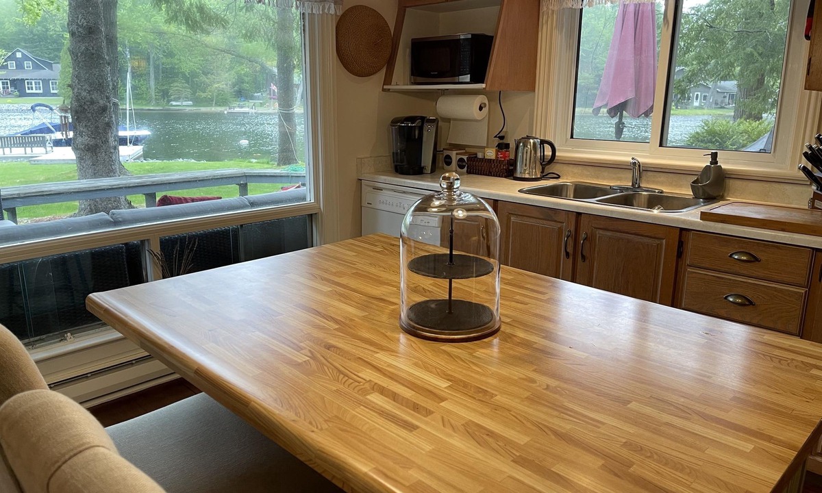 Bracebridge Cottage | Muskoka Waterfront 2 Hours from Toronto, Welcome to Mika's cottage