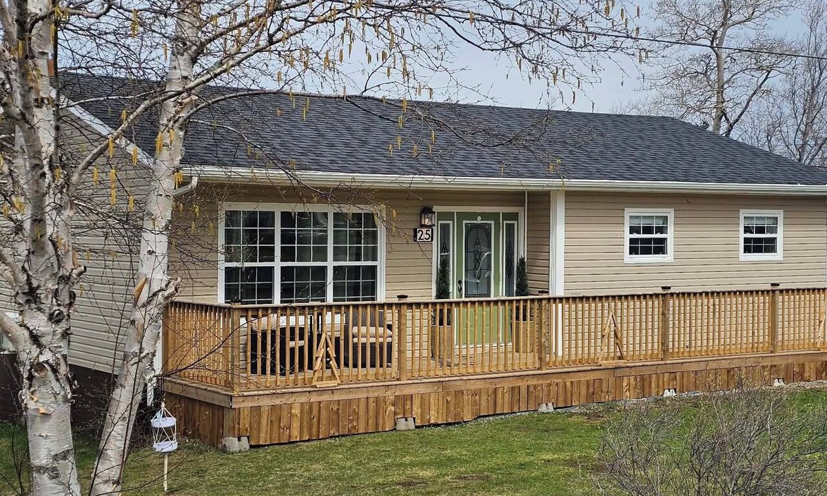 Birchy Bay House | Nan & Pop's Waterfront Retreat, Offering a breathtaking view of the bay!