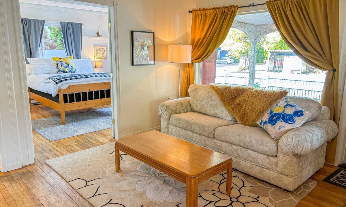 Okanagan-Similkameen Apartment | Naramata Red Cottage