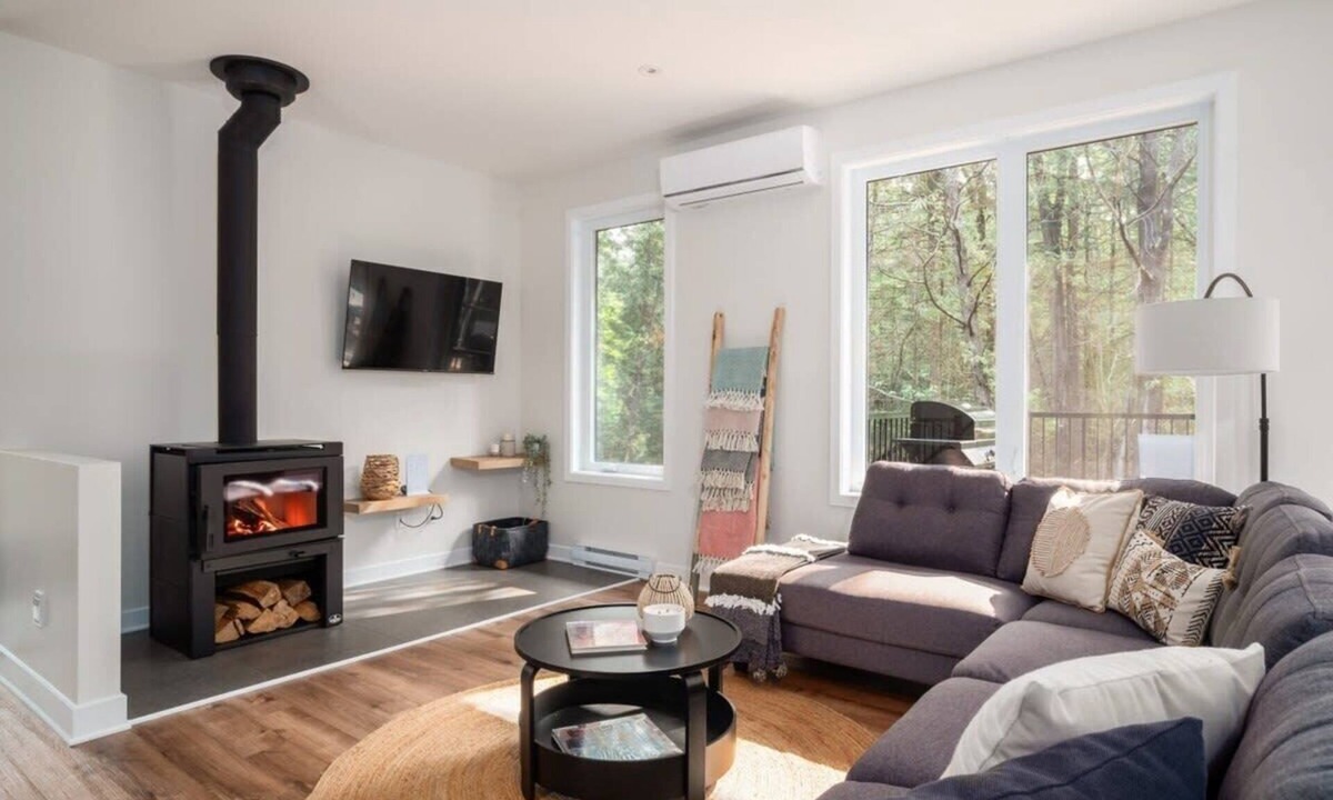 Amherst Ski Chalet | Nature Escape Near Tremblant: Hot Tub & Lake access