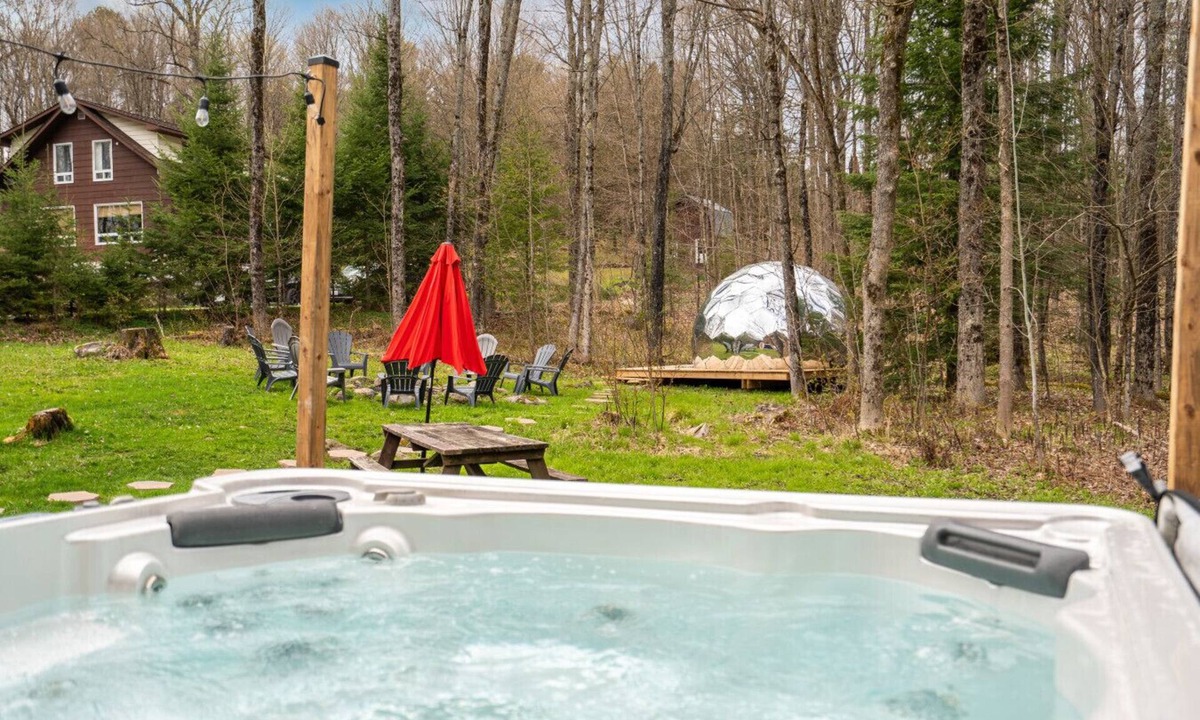 Algonquin Highlands House | Near Beach & Golf! Sleeps 10! Sauna, Hot Tub, Gym
