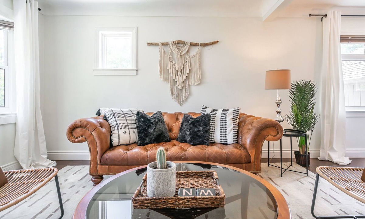 Virgil House | NEW! Boho Inspired Niagara Wine Country Private Home for 2