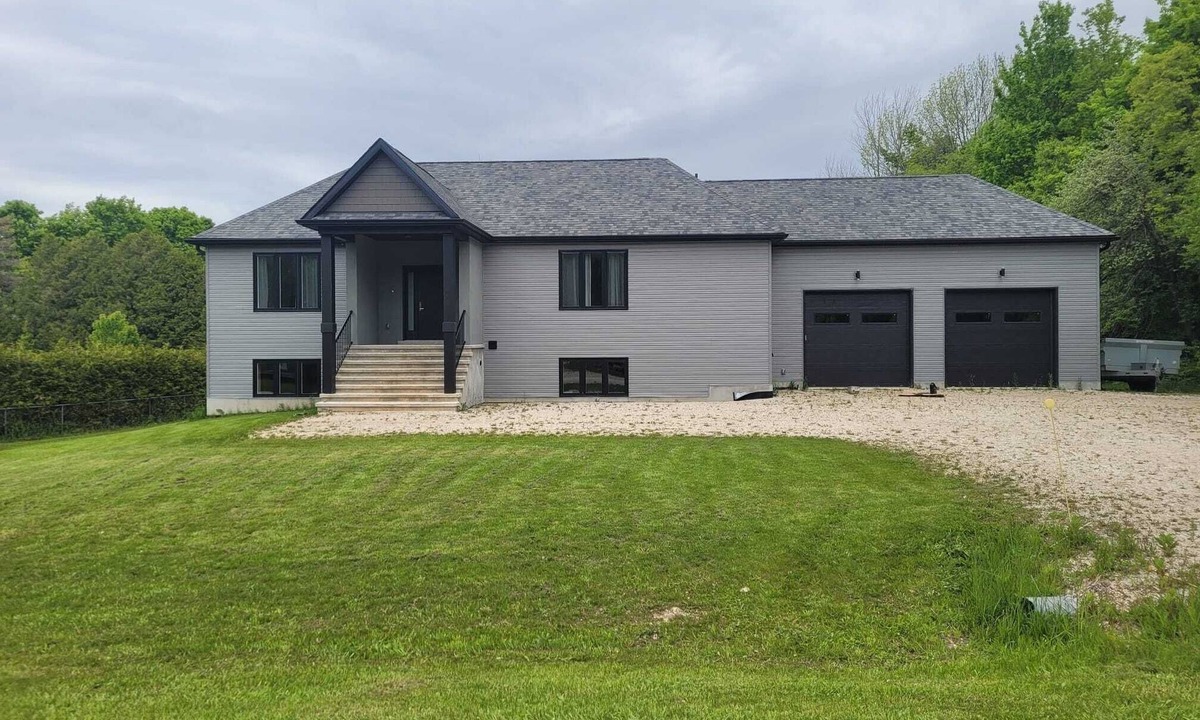 Eugenia Cottage | New-built Moddern Cottage by lake Eugenia