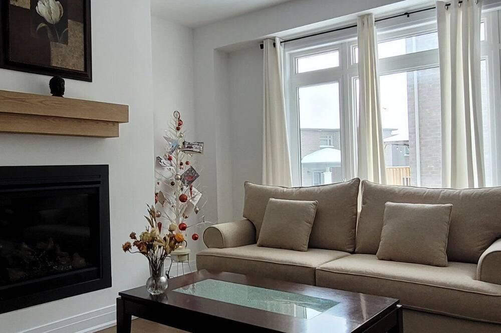 Innisfil House | New gorgeous charming quiet 4-BR single house 9 minutes to Lake Simcoe