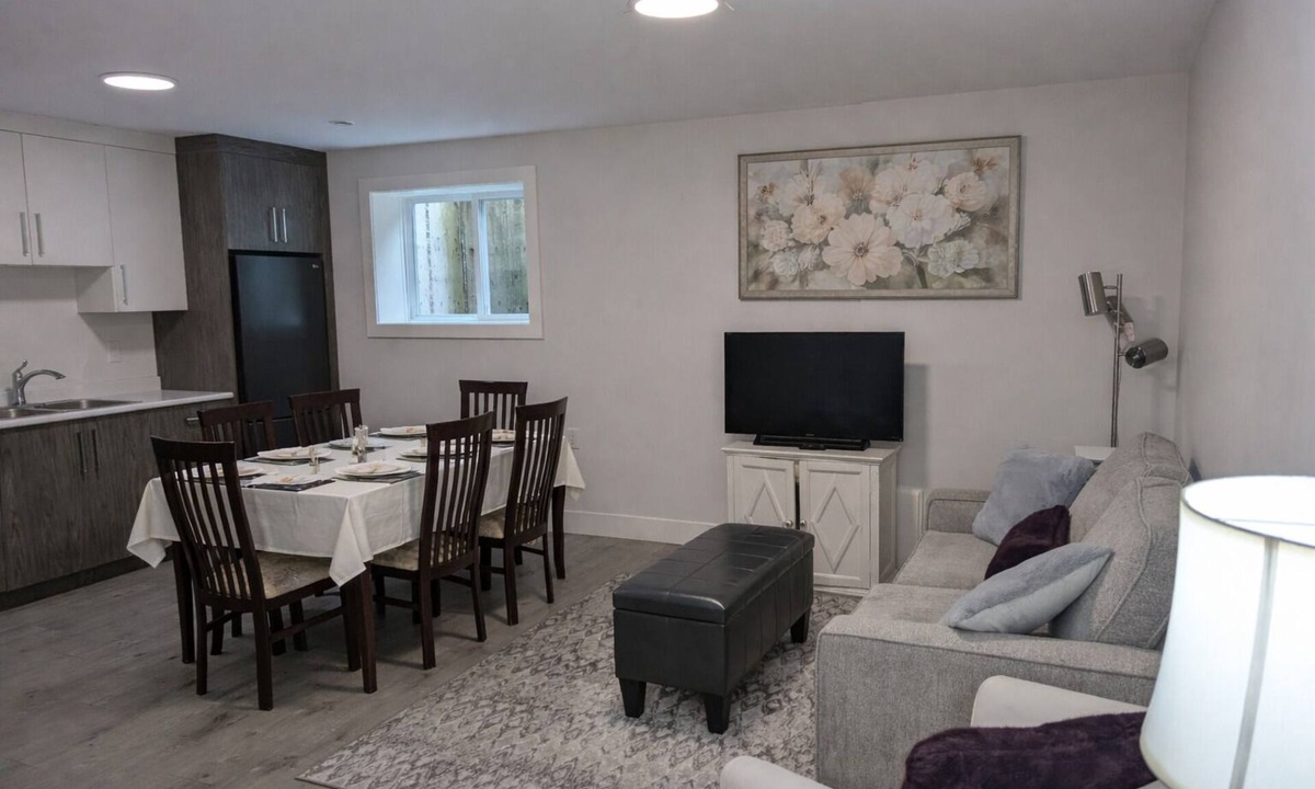 Canyon Heights Apartment | NEW LISTING Modern 2BR Suite: FIFA Home Base & North Shore Nature Retreat