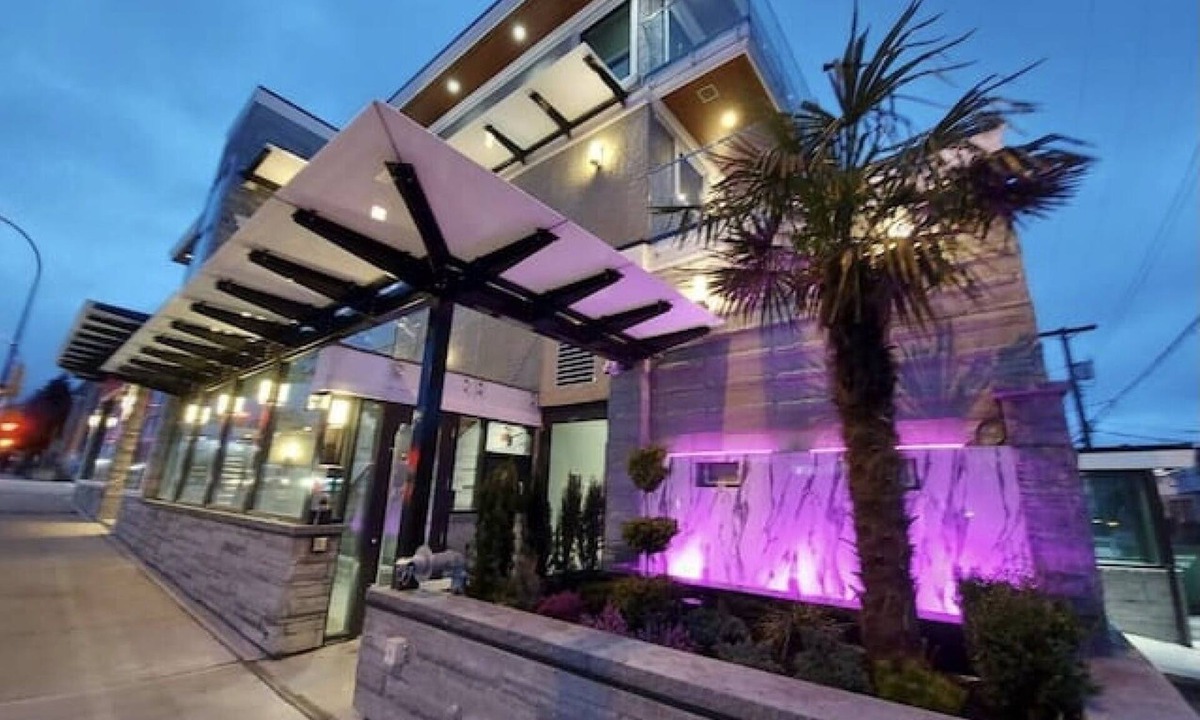 Fraserview House | New Luxury 3 Bedroom Townhouse