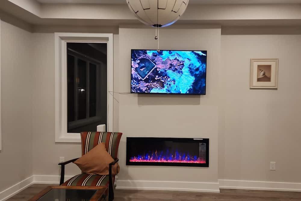 Ottawa Division House | New Modern & Classy 4BD/3.5 Bath Townhome|SelfCheck-In+Parking & Kitchen-Kanata