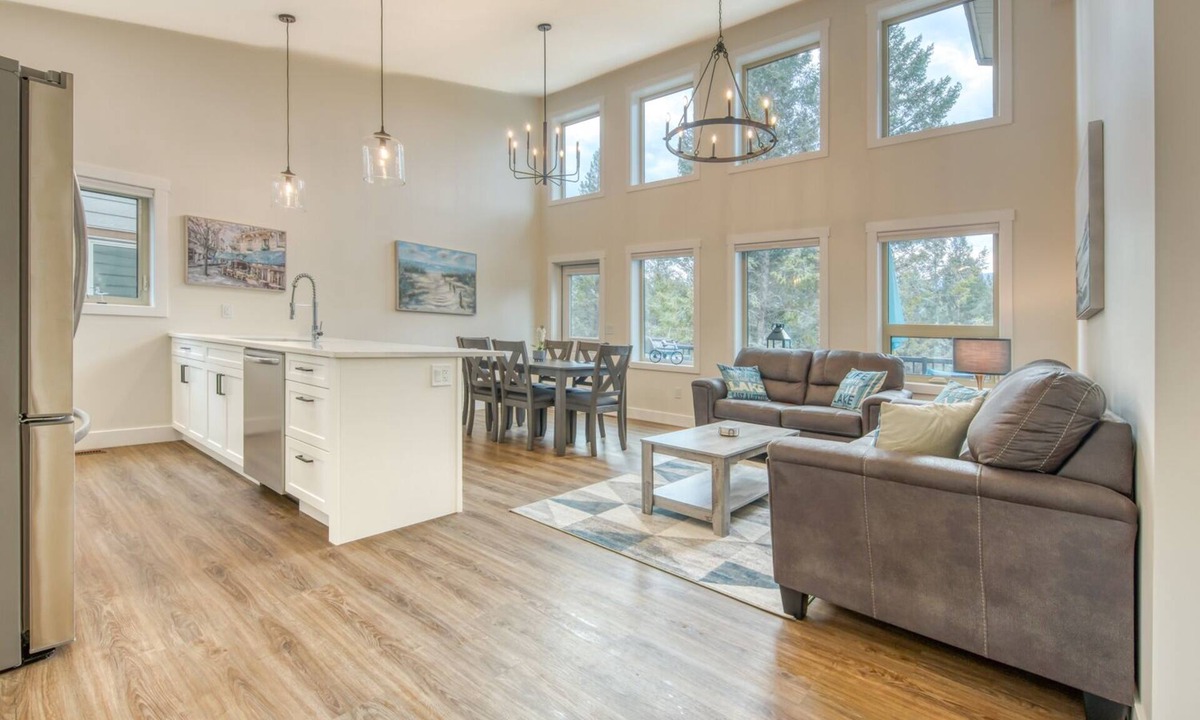 Windermere Cabin | New Modern Family Friendly Cabin Close To The Beach, Golf Courses & Hot Springs