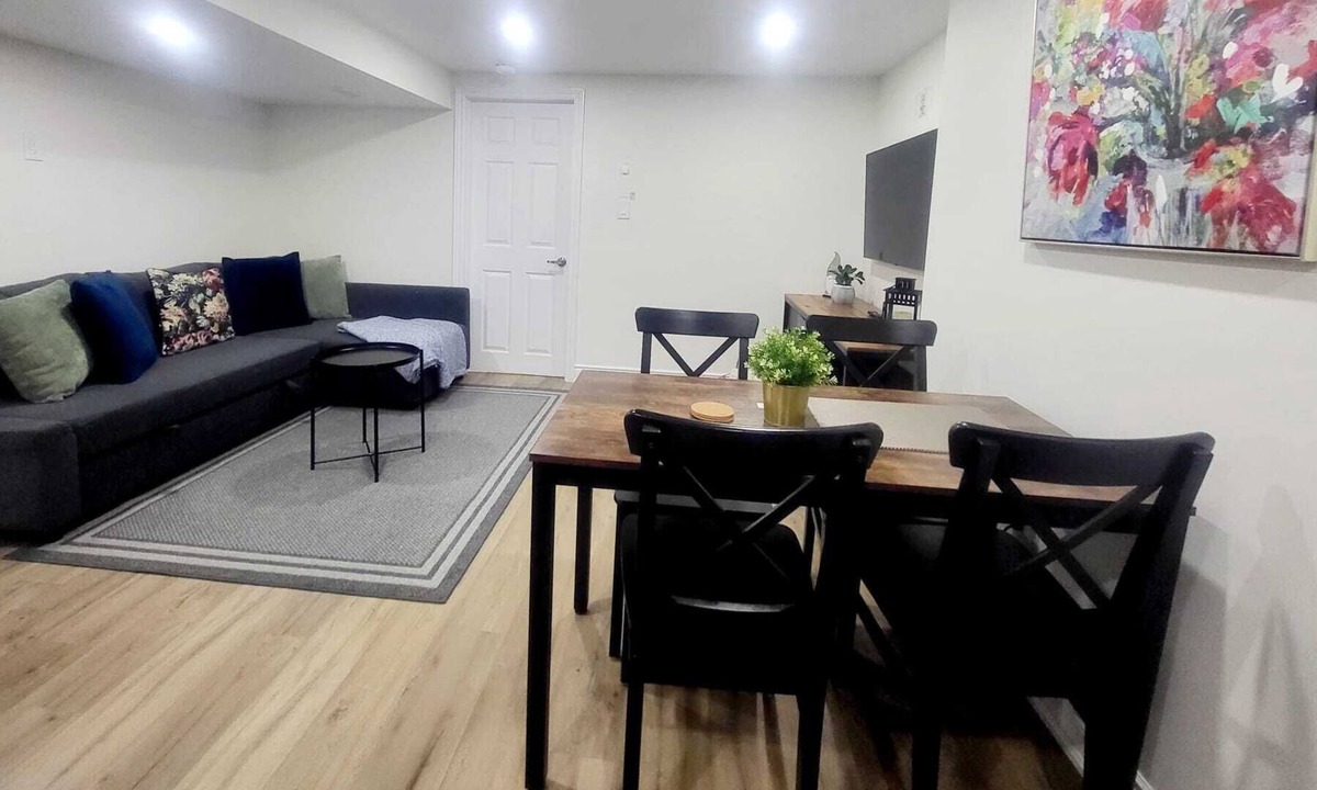 Fairview Apartment | New Private Spacious & Modern Apartment near Square One and Downtown Mississauga