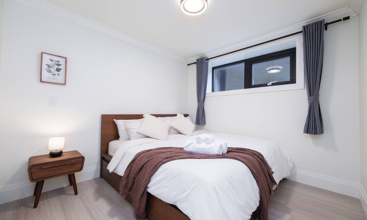 Kerrisdale House | New Vancouver Kerrisdale Suite mins to YVR/UBC