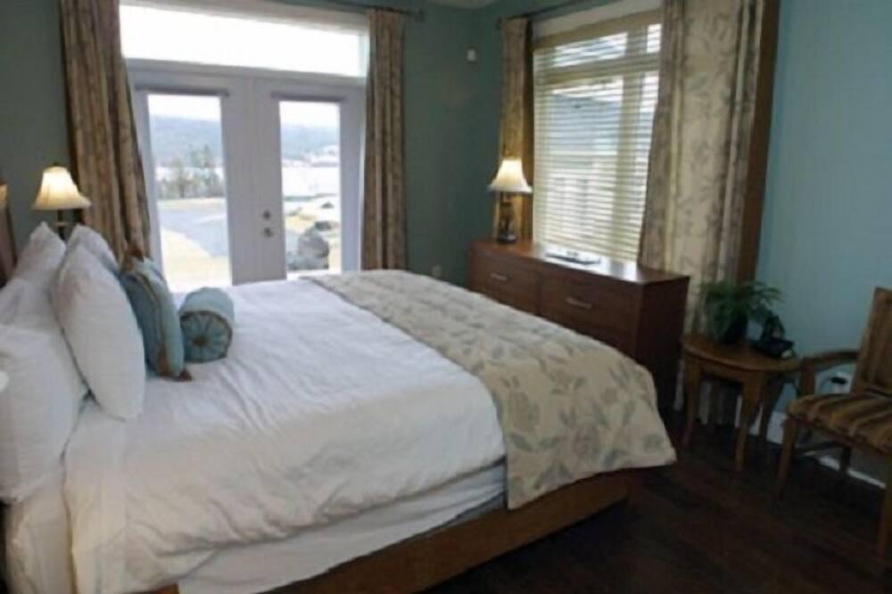 Baddeck House | Newly Built House Overlooking Bras D'or Lakes - Golf Included in rates!