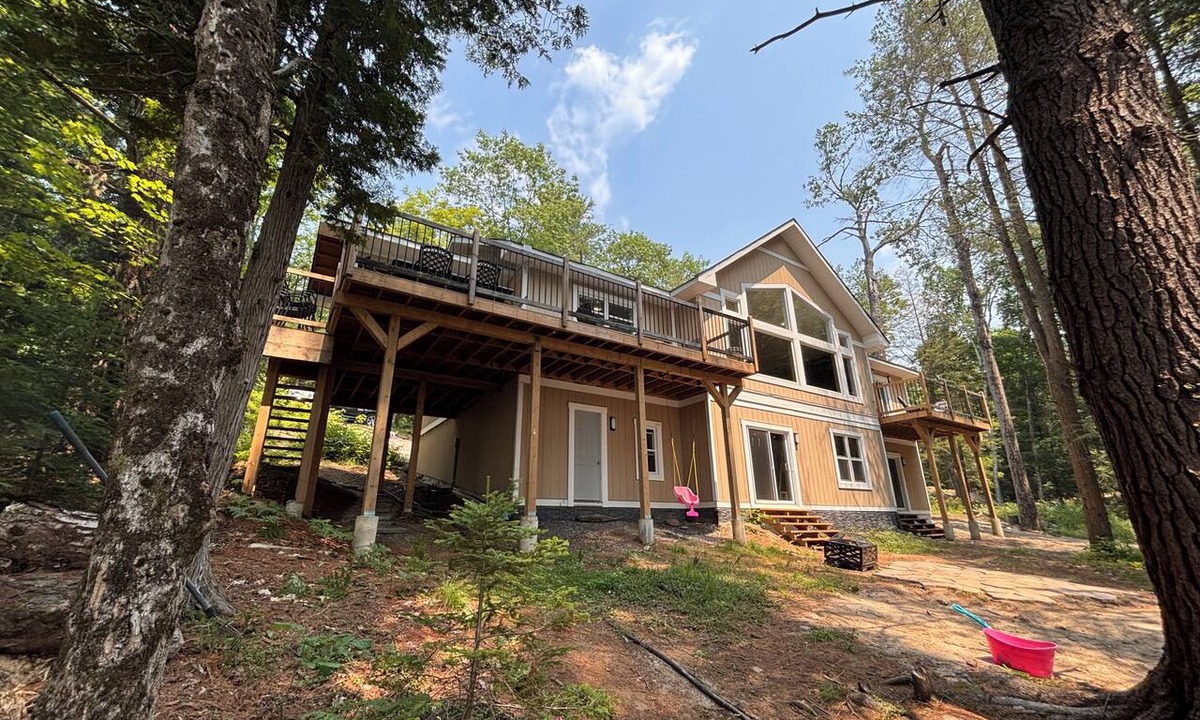 Bracebridge Cottage | Newly Built, Private, Lakefront Muskoka Cottage