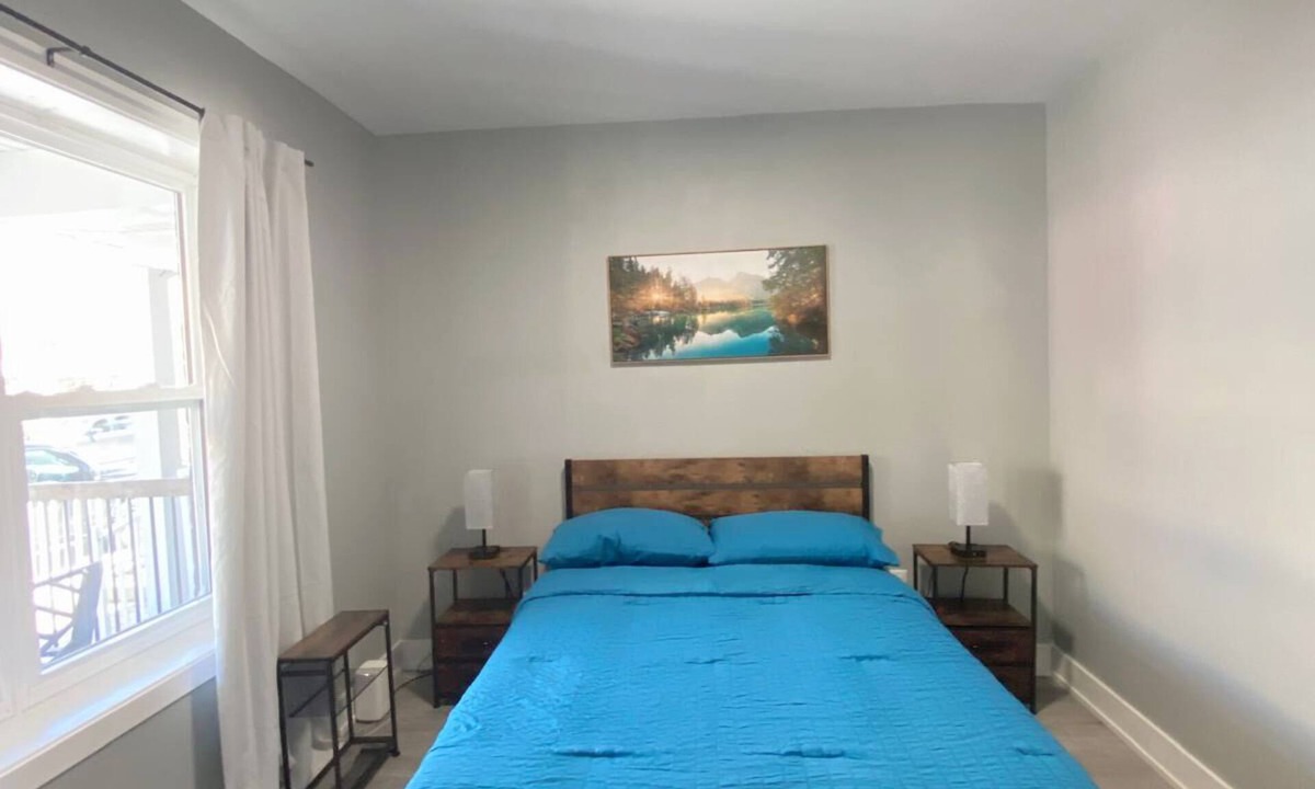 Leslieville Apartment | Newly renovated 2-bedroom unit awaits - Welcome to your home away from home!