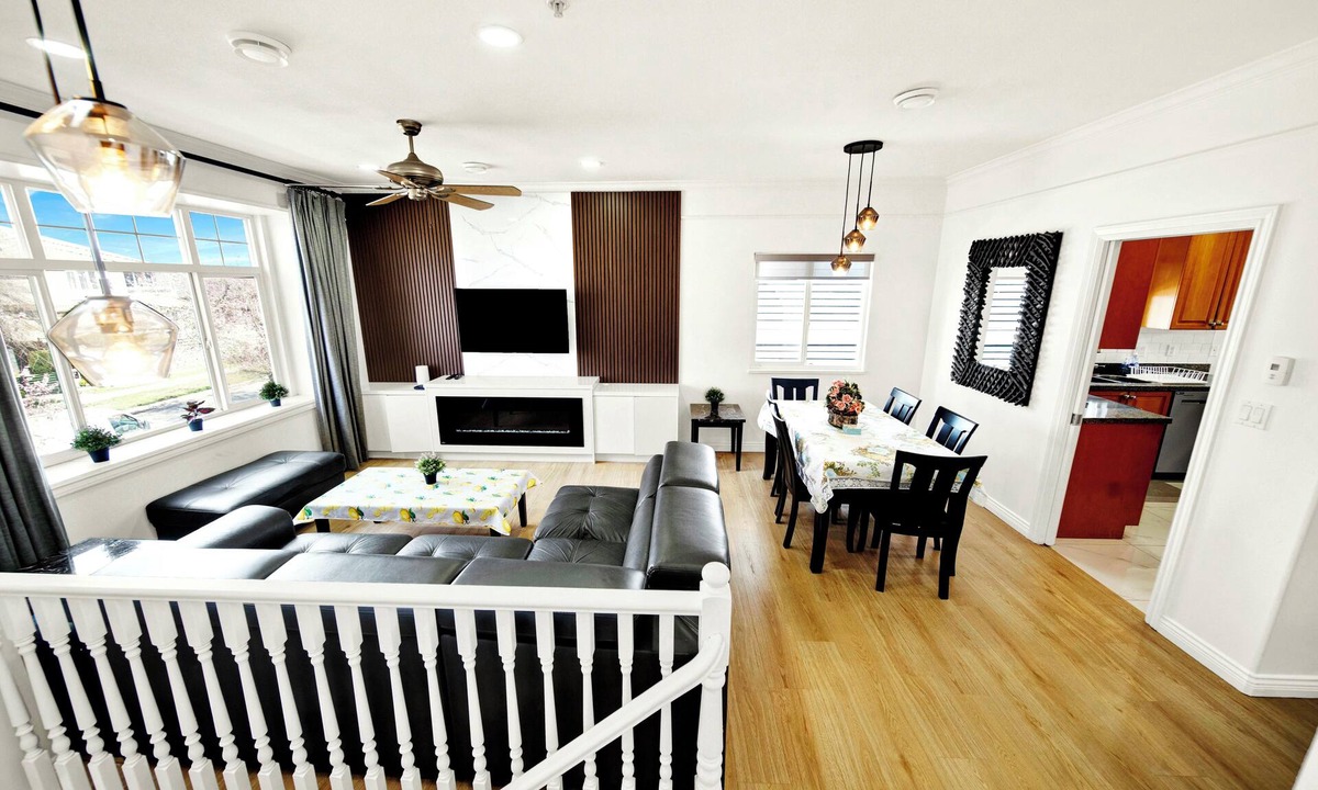 Renfrew-Collingwood House | Newly Renovated Home Heart of Vancouver Near YVR, Skytrain, Downtown (AC)