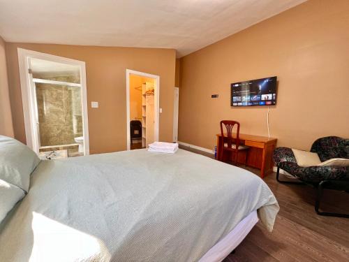 Aurora House | Newly Renovated Home in Central Aurora