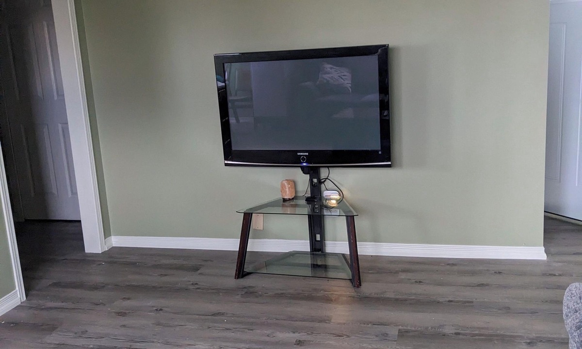 Wilton Apartment | Newly renovated, private, upstairs 2 bedroom apartment
