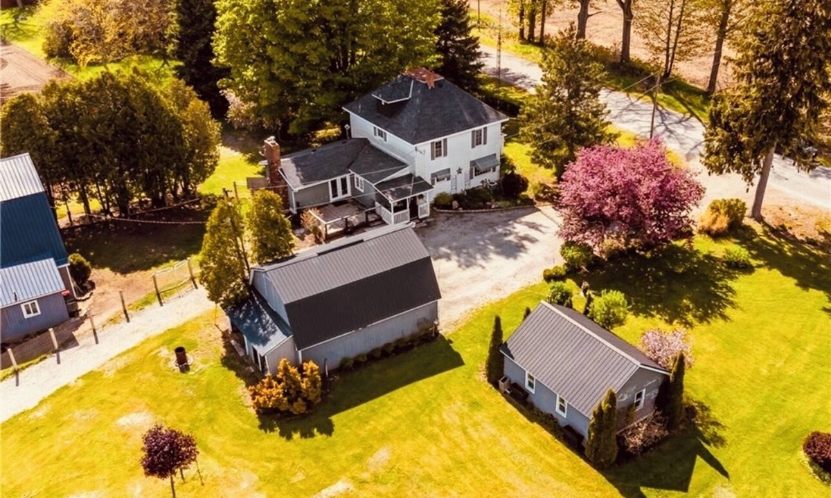 Delhi Cottage | NEWLY UPDATED Quiet Cottage Near Turkey Point and Port Dover