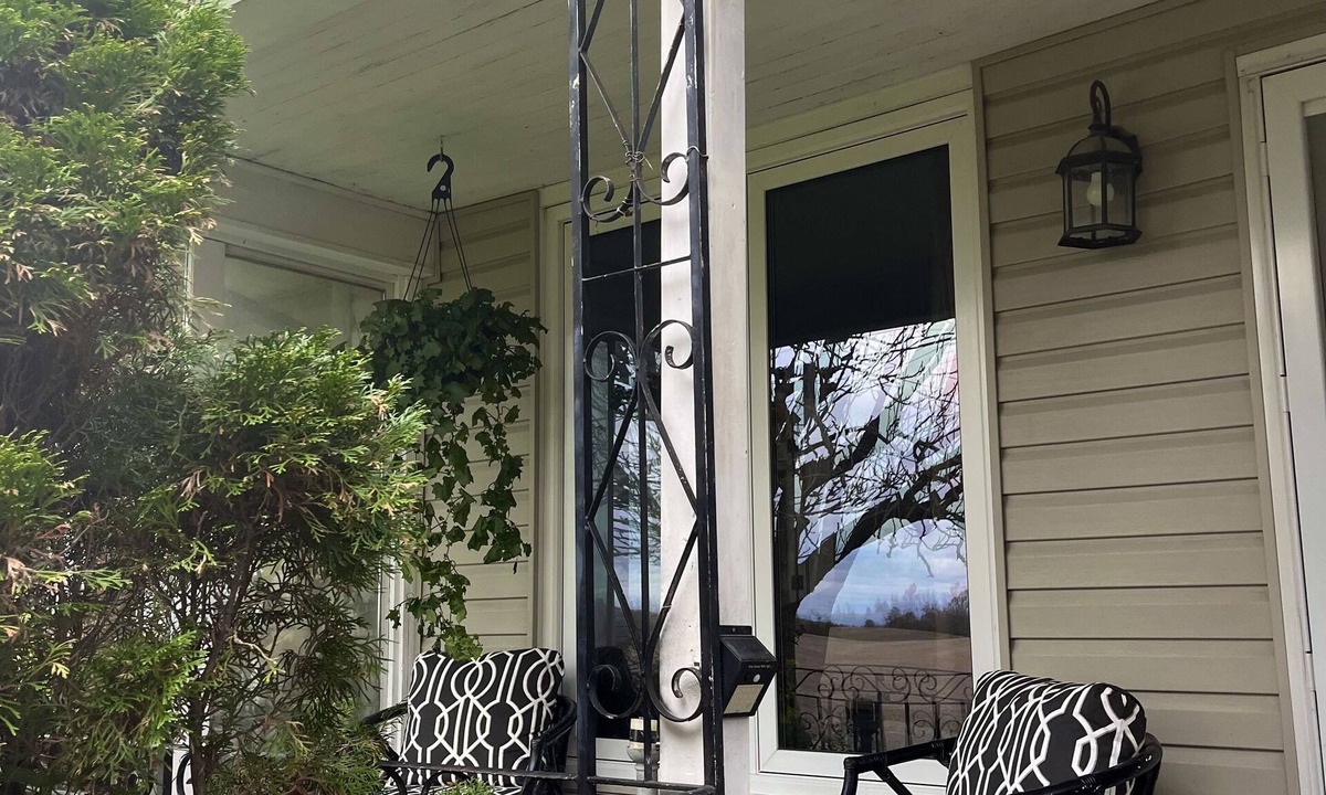 Port Colborne Apartment | Niagara Farmhouse Retreat - pet friendly country apartment