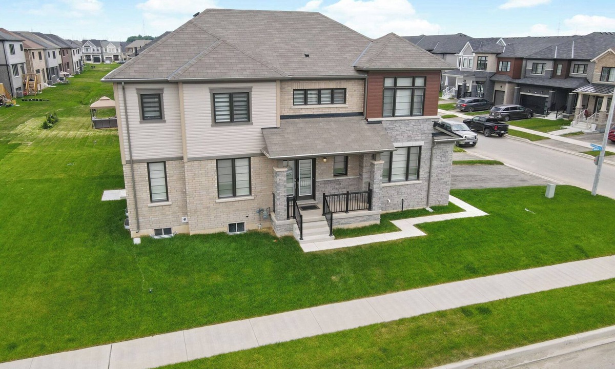 Thorold House | Niagara Getaway: 4 BDR Mins from Falls & Wineries