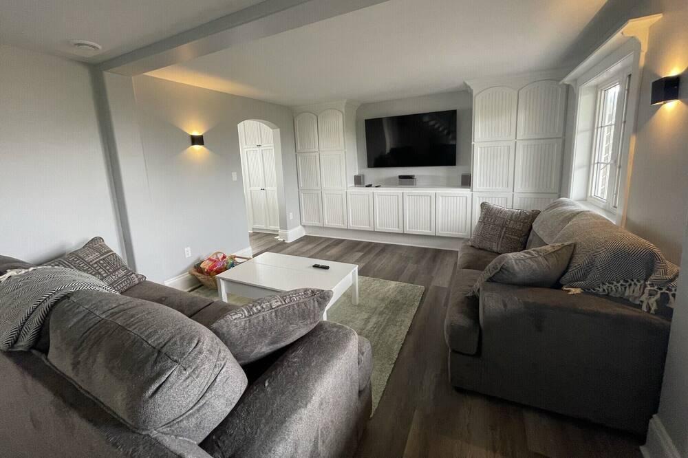 North Rustico House | North Rustico beach house with million dollar ocean views- 2 min walk to beach!