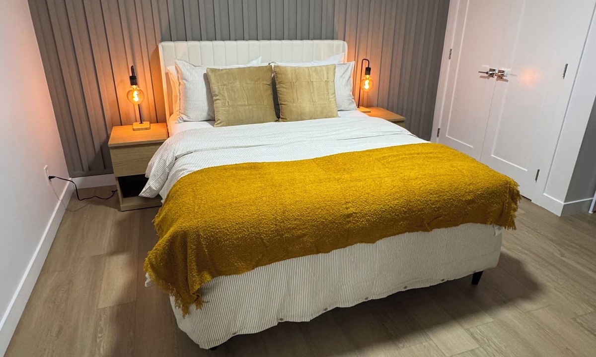 Northwest Calgary House | NW Calgary Retreat | Near Banff & Downtown | Family-Friendly