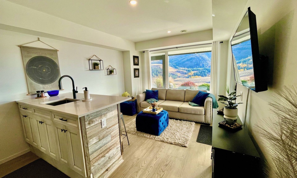 Black Mountain House | Oasis @ Black Mountain - Only 25 mins to Big White