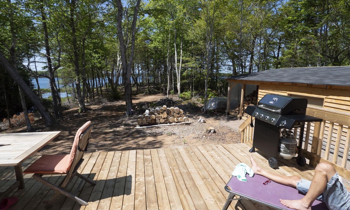 Cape Breton Island House | Oasis Retreat Right On Bras d'Or Lake With Private Beach and Kayaks